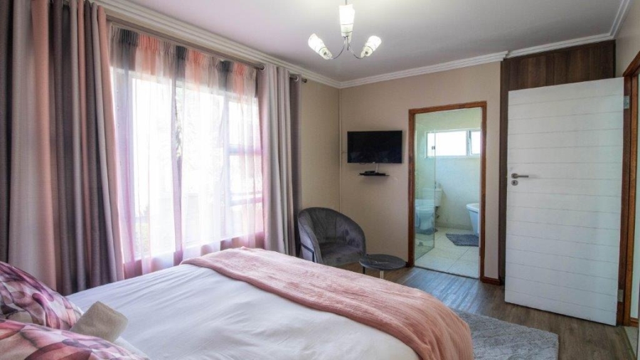 5 Bedroom Property for Sale in Gonubie Eastern Cape